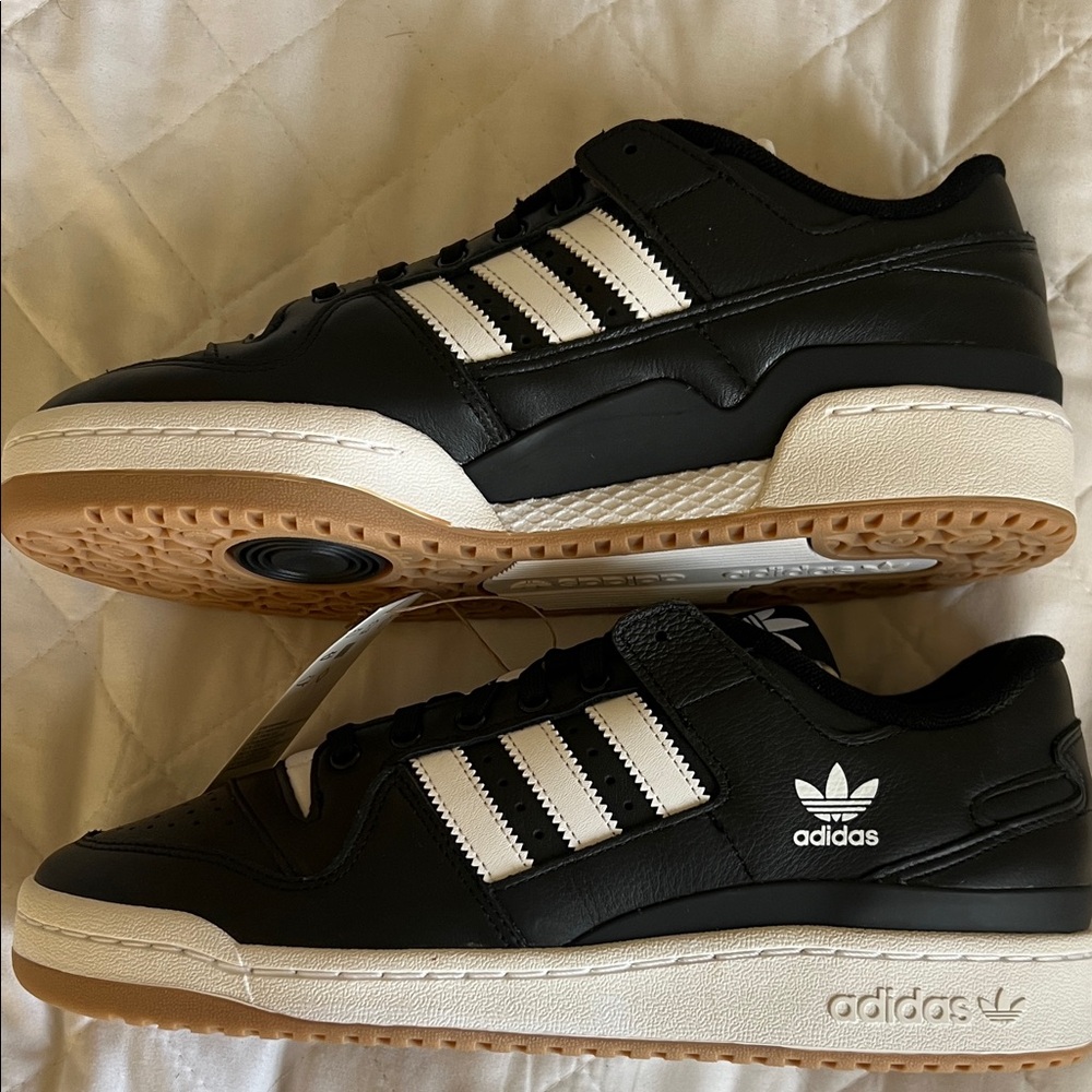 Adidas Forum Low Black and White Shoes - Picture 3 of 4